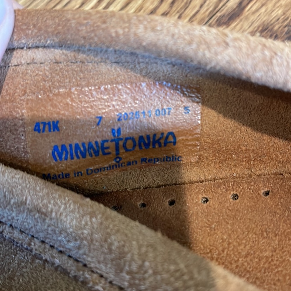 MINNETONKA Embroidered Moccasins - Picture 9 of 9